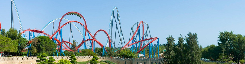 Panoramique des montagnes russes de Shambhala et Dragon Khan depuis la Chine impériale