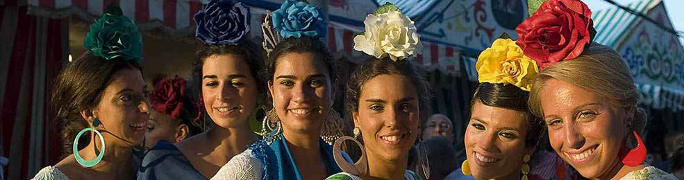 Des jeunes en costume de sévillane à la Feria de Abril