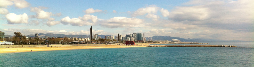 La plage de Bogatell et le quartier de Diagonal Mar