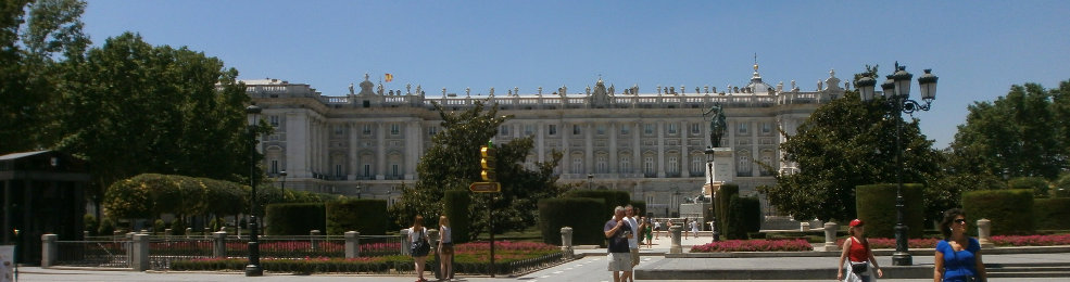 La palais royal depuis la plaza de Oriente