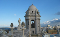 Vue d'une tour de la cathédrale