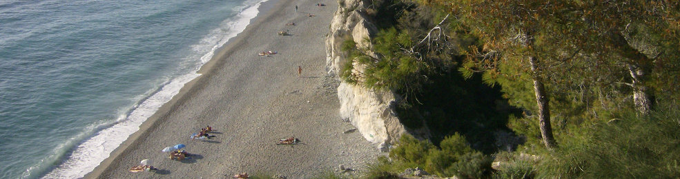 La plage volcanique d'Almuñecar